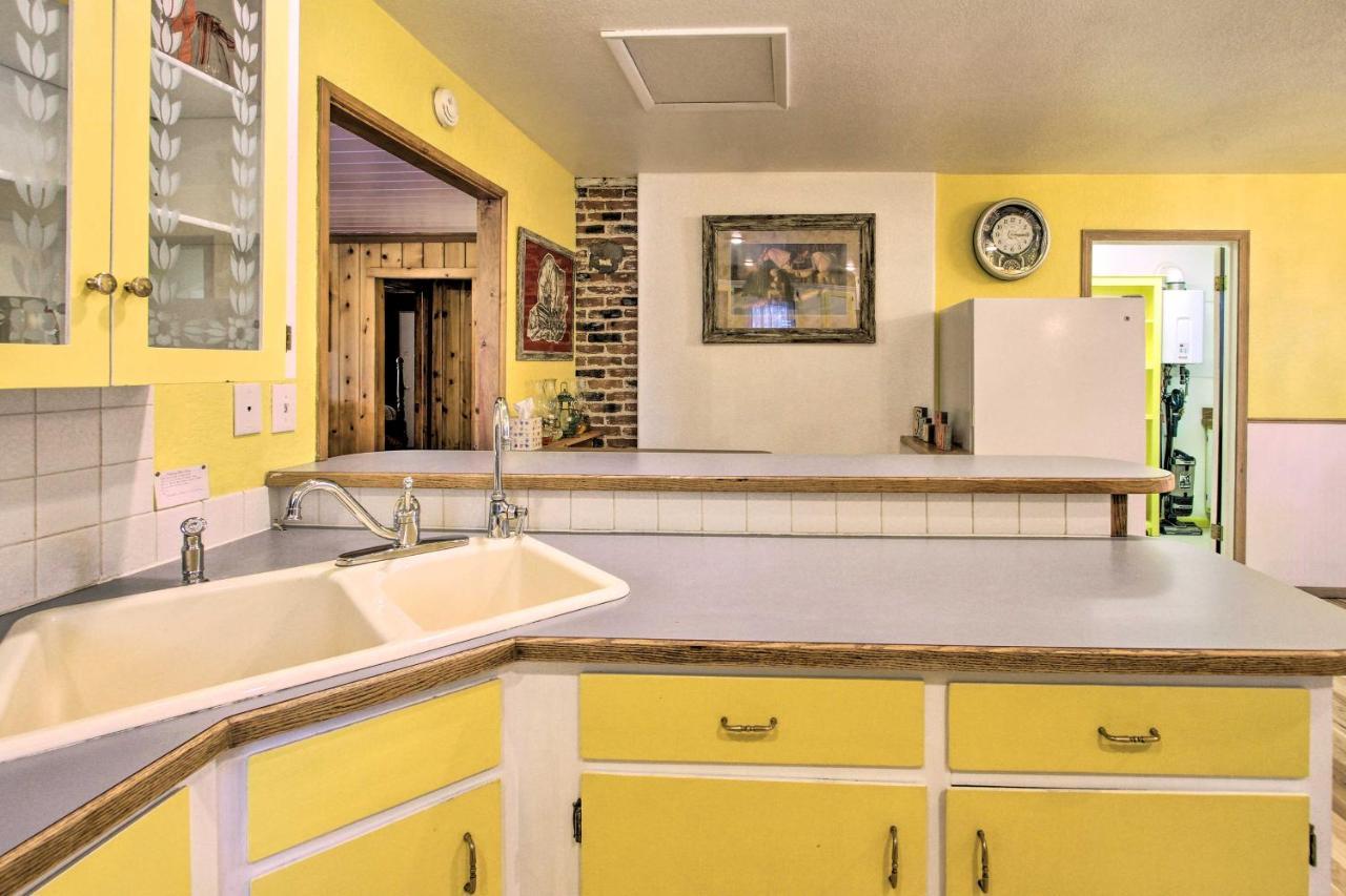 Cozy Home With Hot Tub Half Mi To Salmon River! Esterno foto