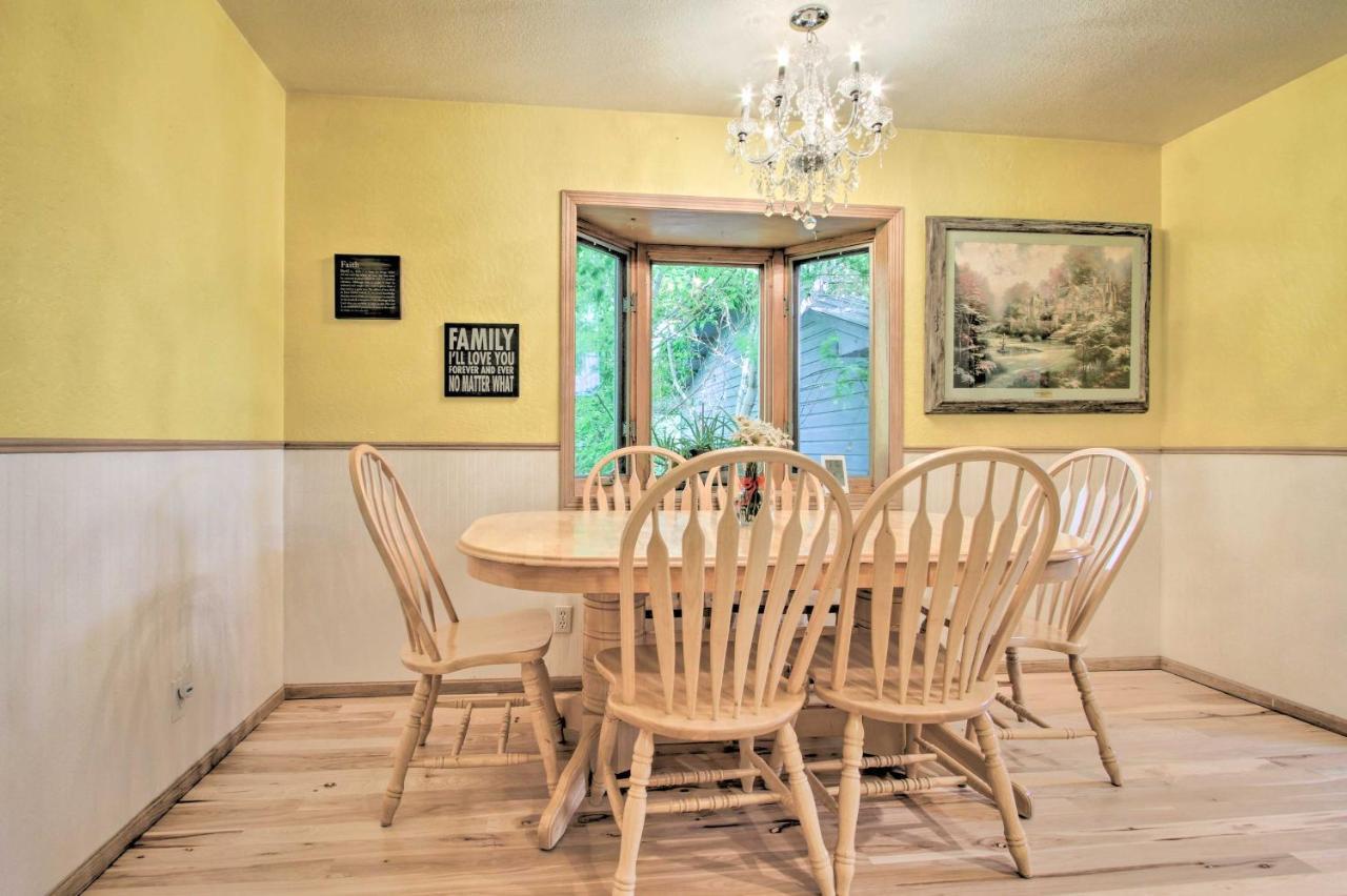 Cozy Home With Hot Tub Half Mi To Salmon River! Esterno foto